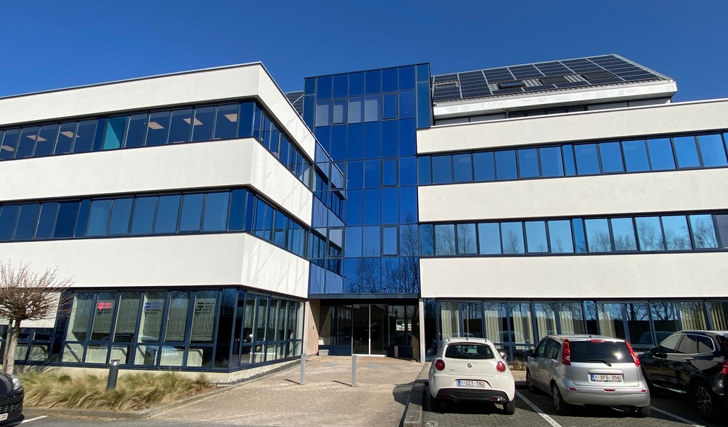 Modern kantorencomplex met zakelijke uitstraling in Merelbeke