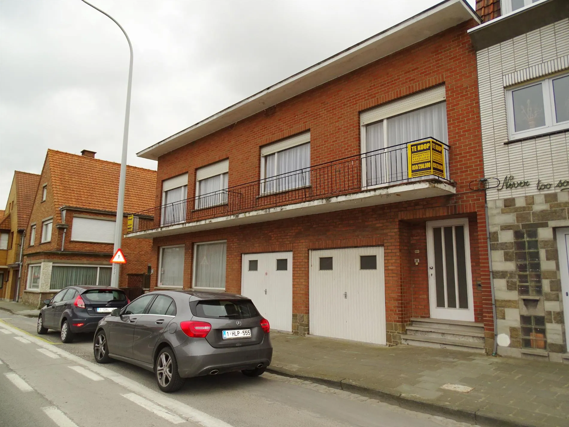 Te renoveren rijwoning + garage te Nieuwpoort.