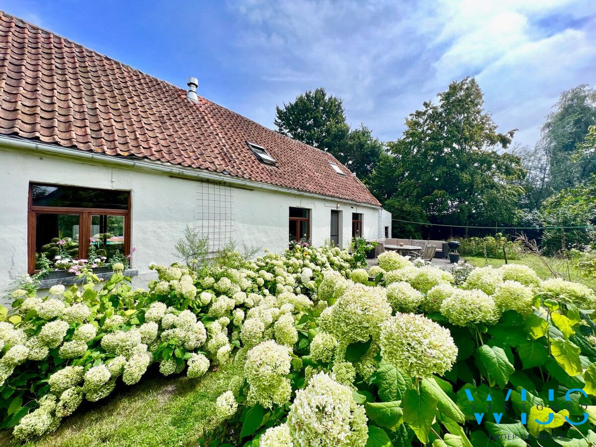Idyllisch gelegen hoeve op 6.802 m&#178; te ASSENEDE ! 