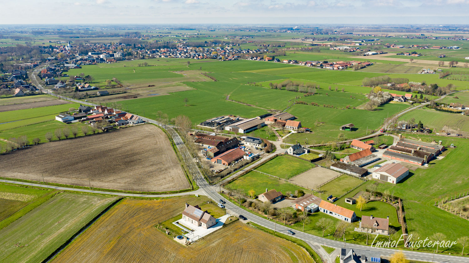 Charmante woning met bijgebouw en aanpalende weides op 7.240m&#178;. 