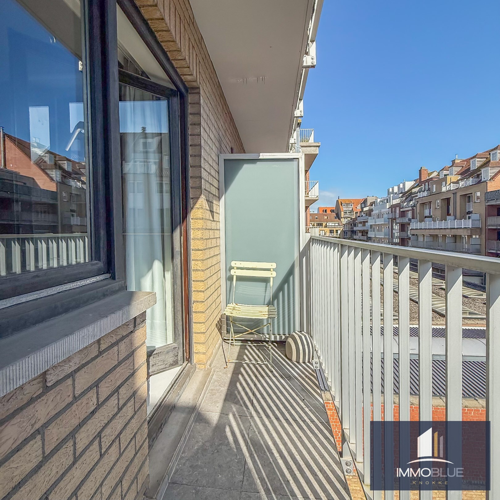 Instapklaar lichtrijk appartement met een gevelbreedte van ongeveer vijf meter. 