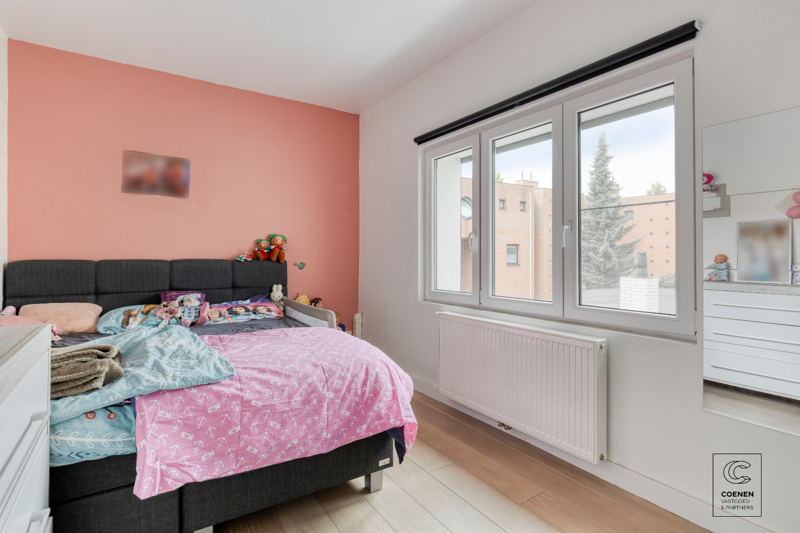 Prachtige woning van 200 m&#178; met vier slaapkamers op een uitstekende locatie te Schoten! 
