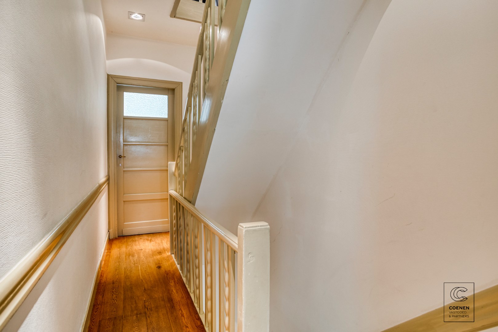 Instapklaar herenhuis van 241 m&#178; met drie slaapkamers, gelegen in Mortsel! 