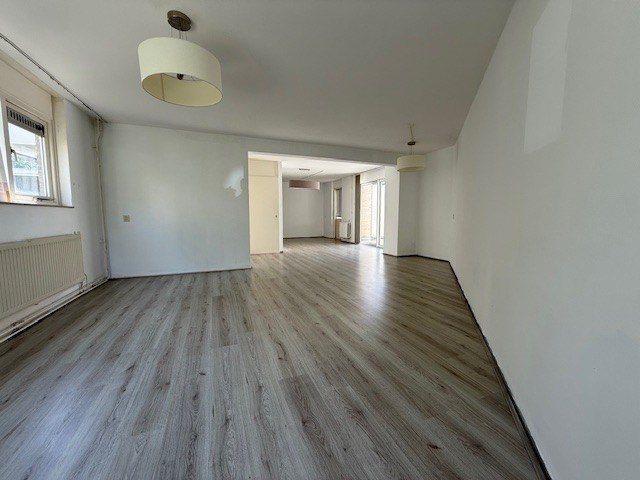 Royale hoek-eengezinswoning met 155 m&#178; wooncomfort en 5 kamers, riante tuin en dakterras. 