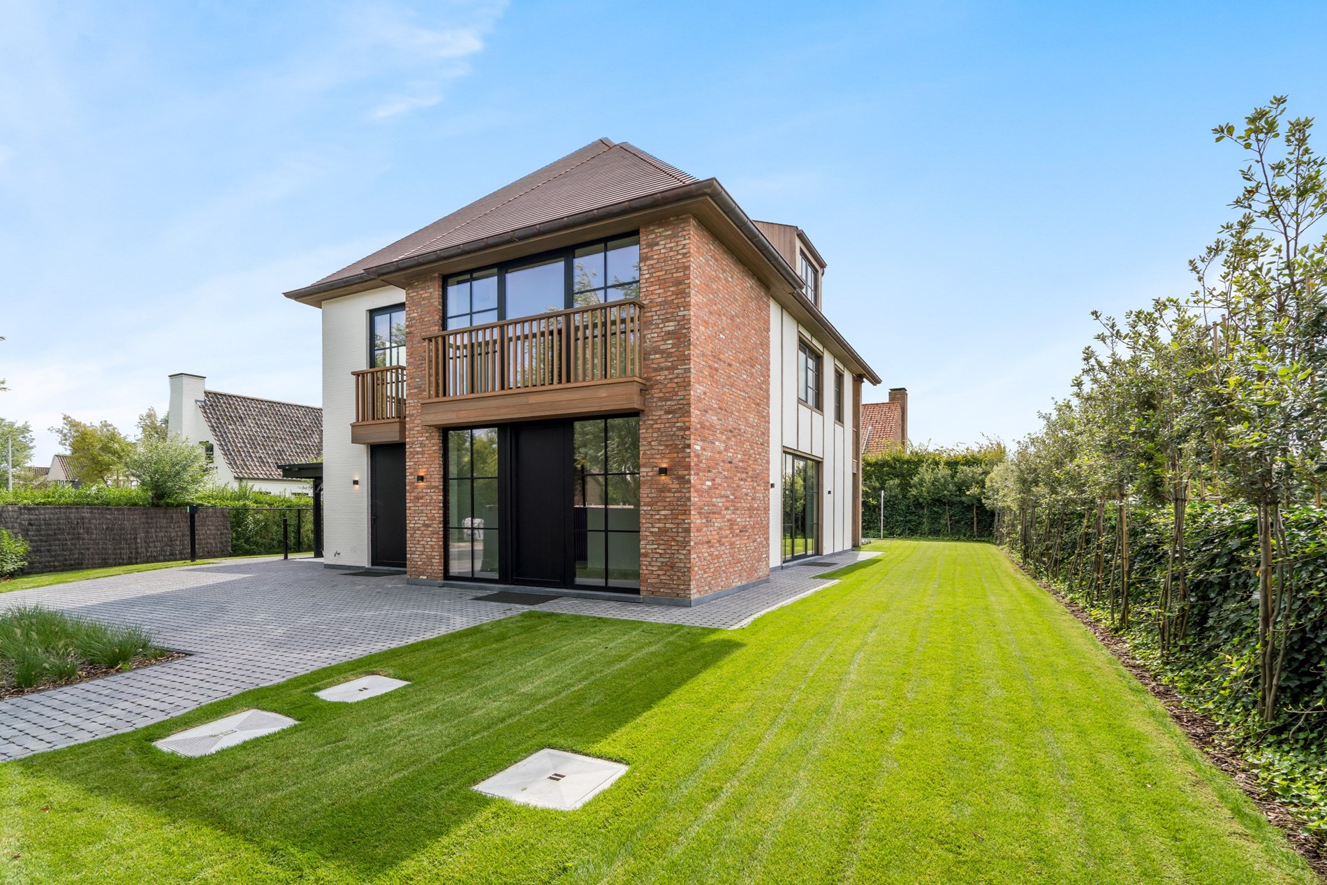 Villa exceptionnellement finie avec piscine situ&#233;e dans un quartier r&#233;sidentiel de villas &#224; la p&#233;riph&#233;rie du Zoute. 