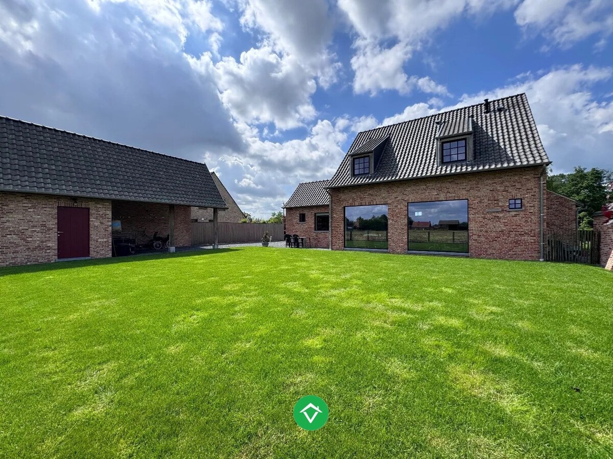 Alleenstaande nieuwbouwwoning te Aartrijke 