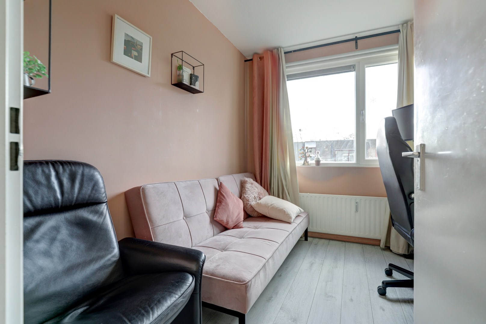 Energiezuinig en gerenoveerd (2019) 3-kamer appartement met balkon en berging op een rustige en centrale locatie! 