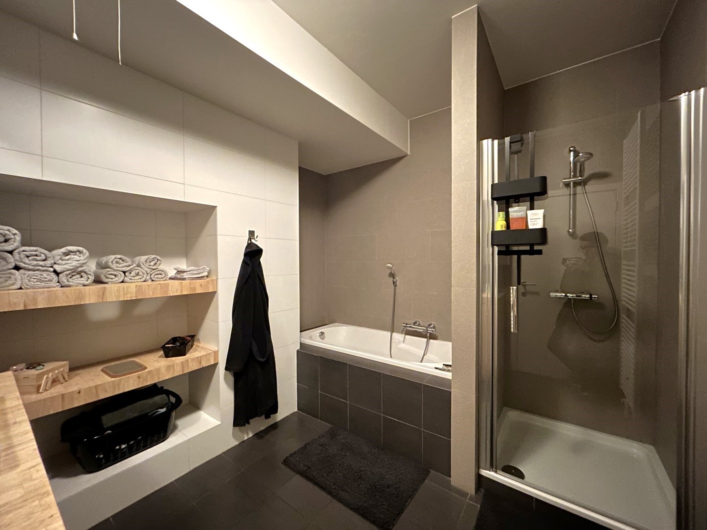 Luxueus gelijkvloers appartement met 2 slpk. in het centrum van Geel 