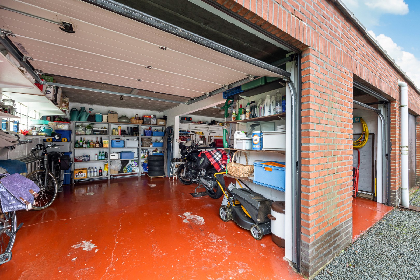 Gelijkvloers appartement met dubbele garage 
