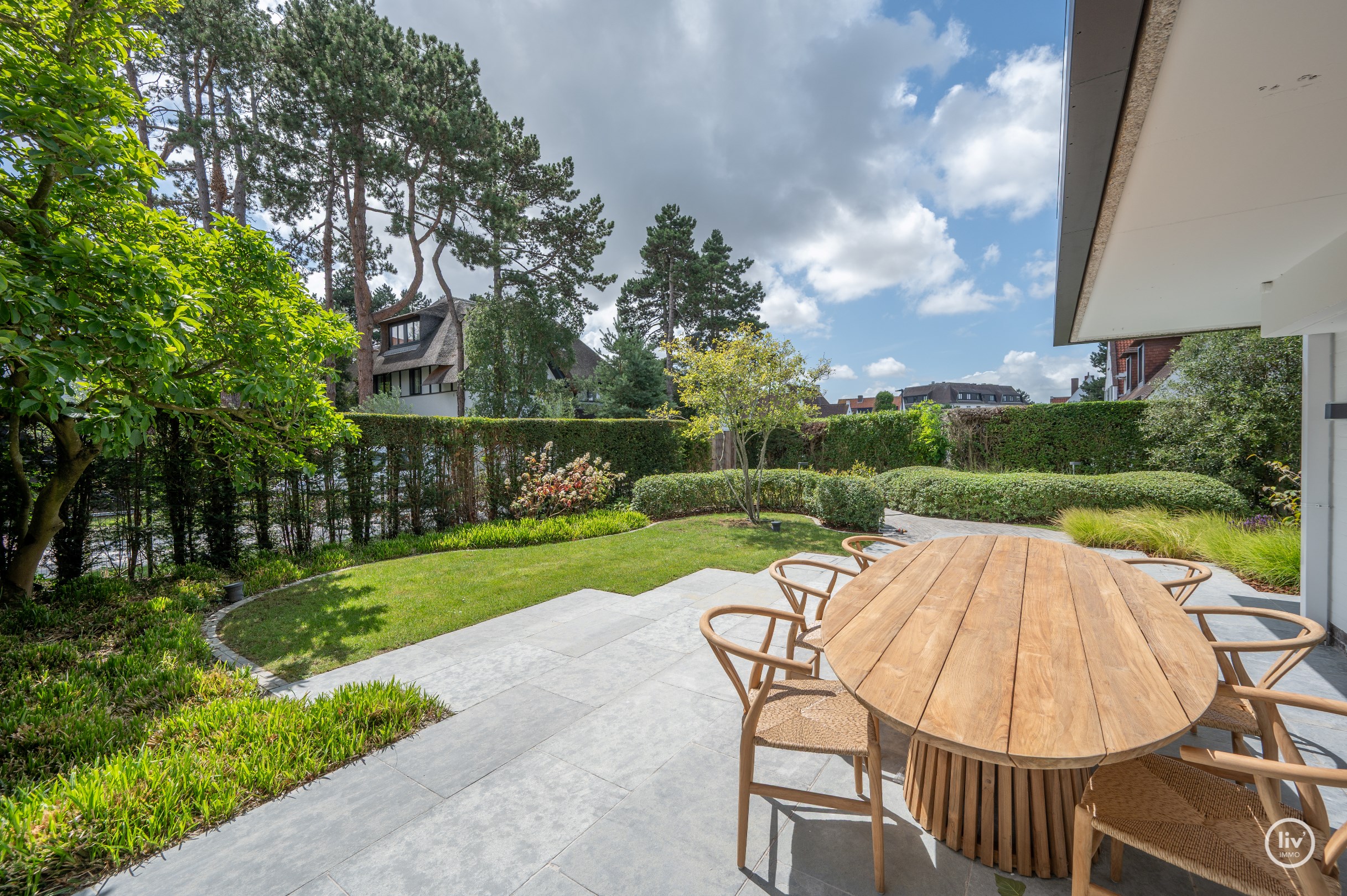 Magnifiek tuinappartement met zonovergoten tuin in het hart van het Zoute. 
