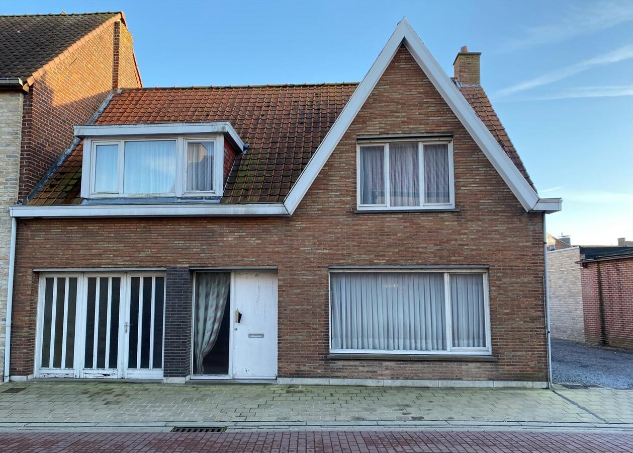 Woning met 2 slaapkamers en garage te Koekelare 