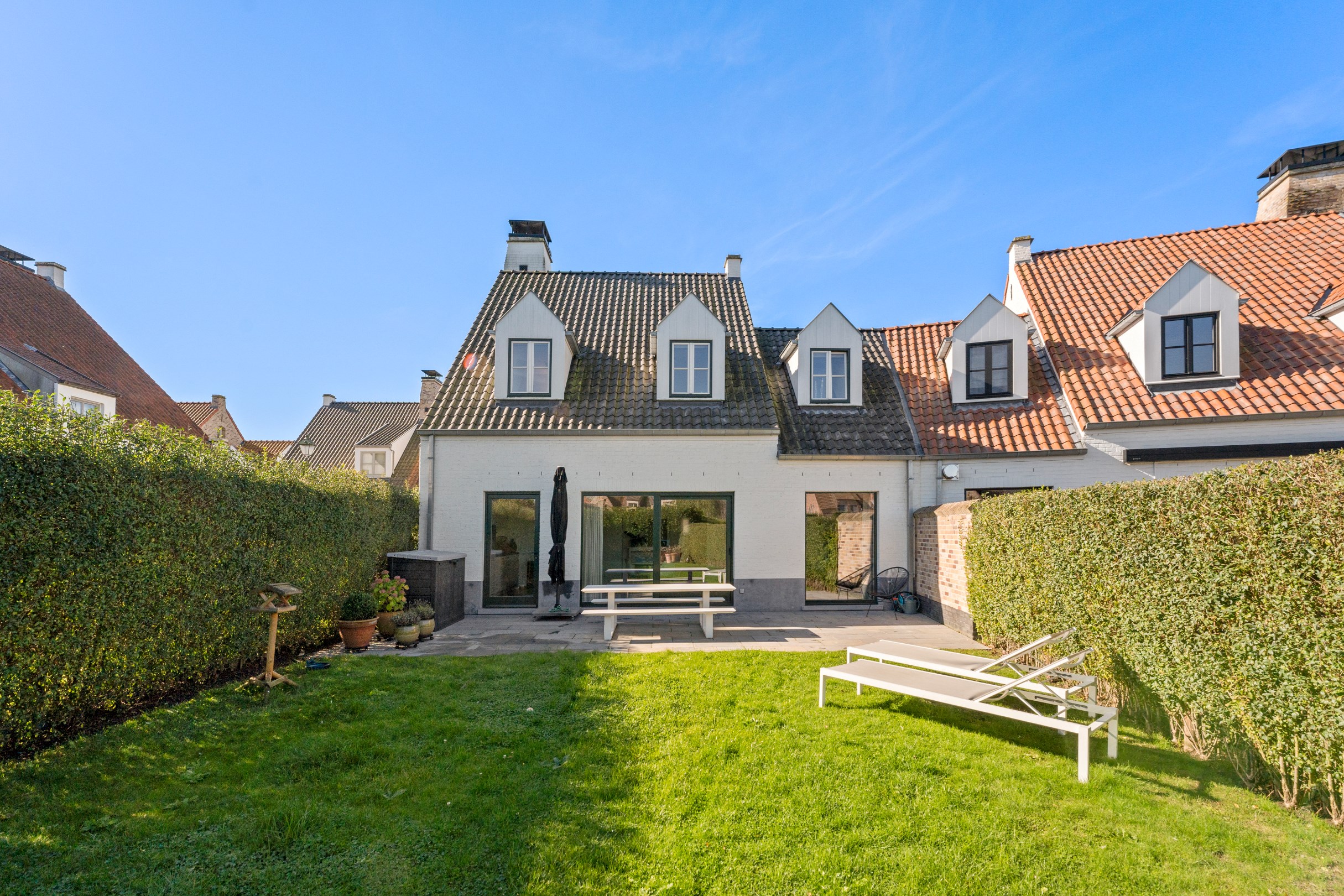 Magnifique maison pr&#234;te &#224; emm&#233;nager &#224; louer avec 3 chambres &#224; coucher compl&#232;tes, un garage et un jardin confortable situ&#233; au cœur de RAMSKAPELLE. 