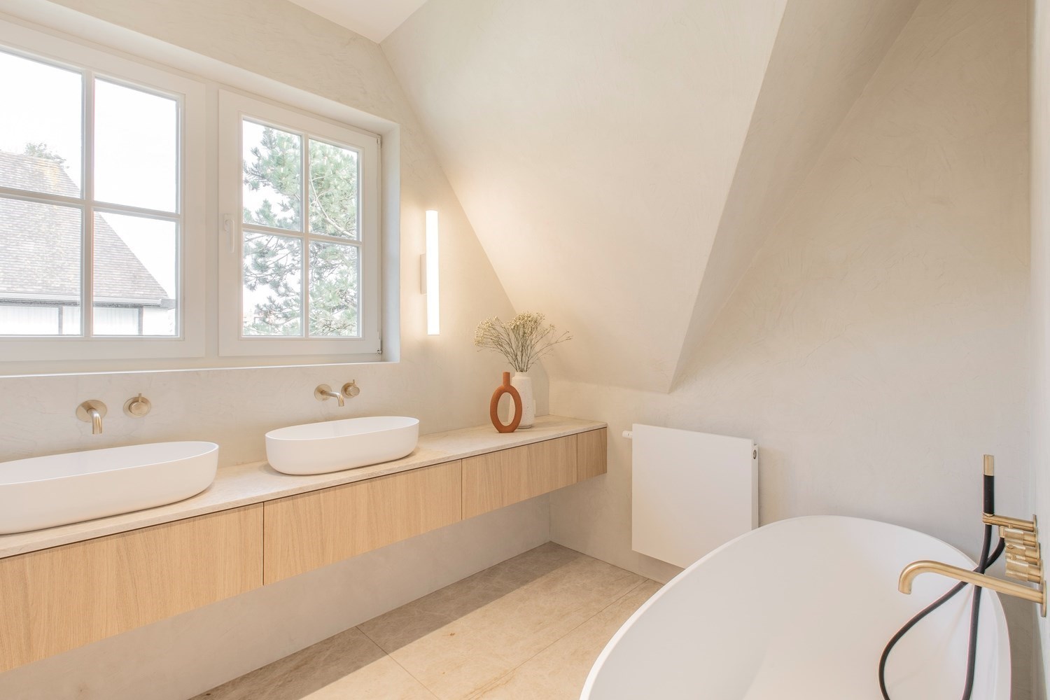 Penthouse lumineux avec agr&#233;ables terrasses ensoleill&#233;es, &#224; seulement 50m &#224; pied de la digue d&#39;Albertstrand. 