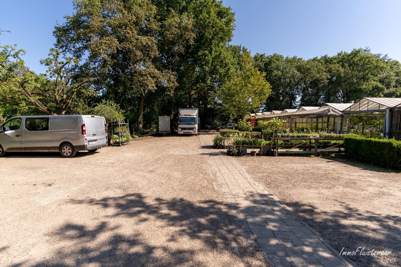 Magnifique villa avec d&#233;pendances et serres sur environ 5 hectares &#224; Itegem 