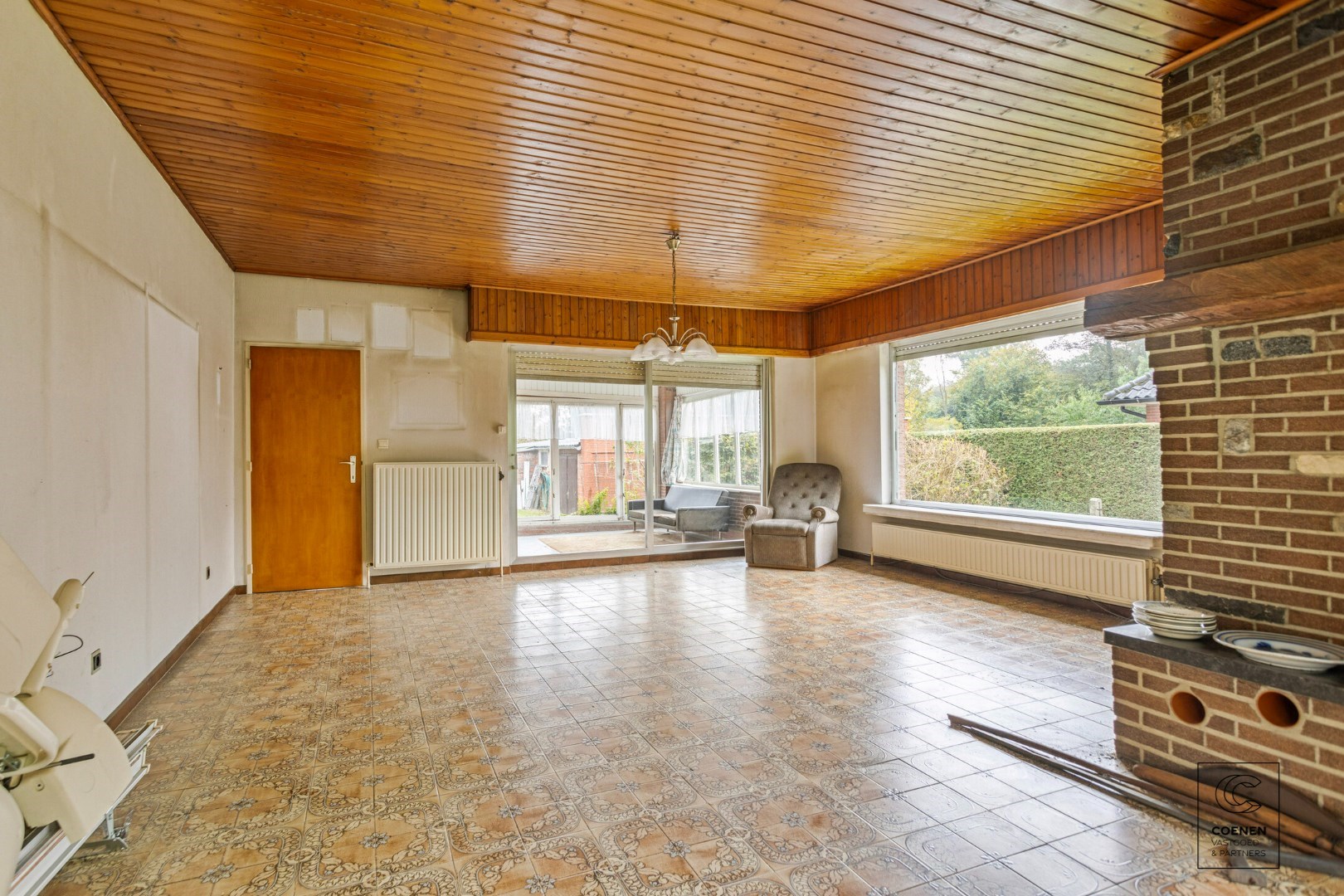 Te renoveren woning met 4a5 slpk&#39;s, bew. opp. van 236m&#178; op een perceel van maar liefst 4.057 m&#178; te Westmalle! 