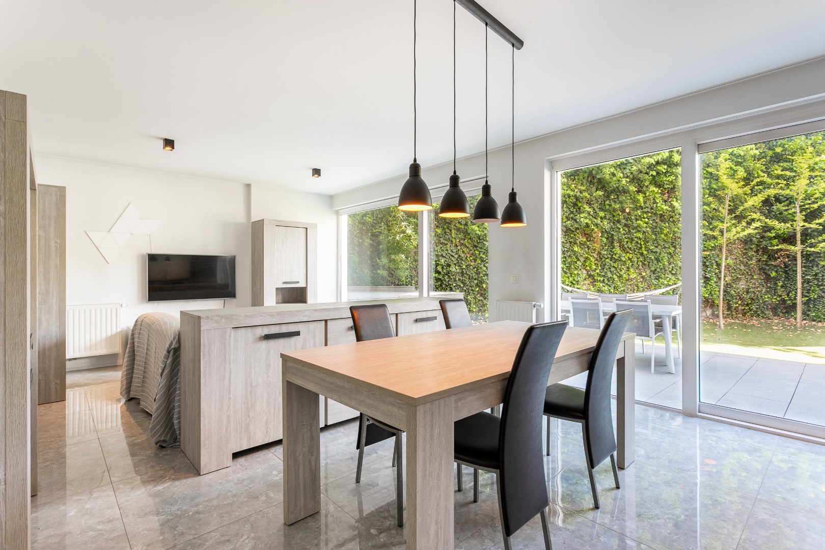 Recent gelijkvloersappartement met TUIN, 2 slaapkamers, terras en kelderberging 
