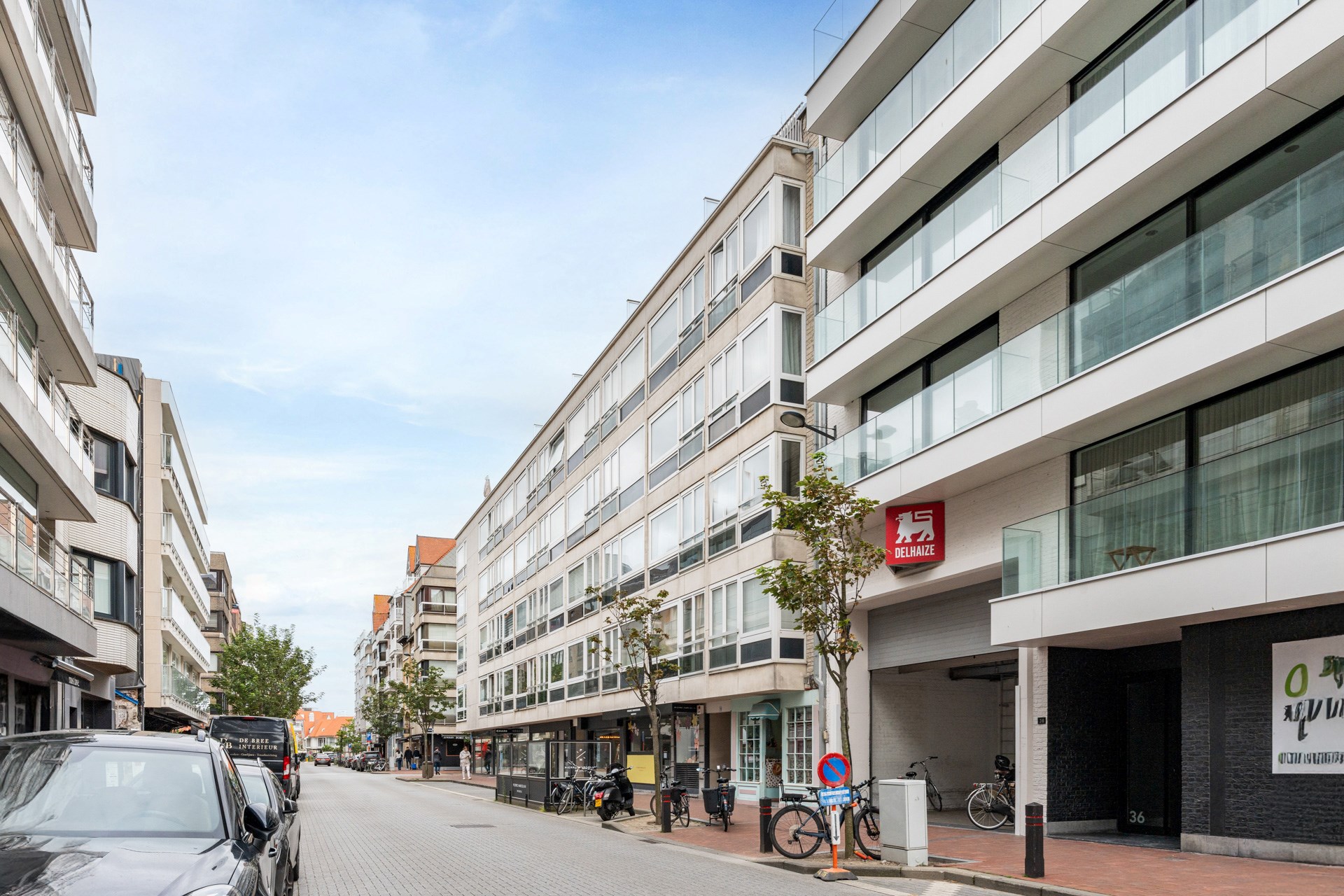 Appartement PENTHOUSE de 2 chambres enti&#232;rement r&#233;nov&#233; situ&#233; sur la Kustlaan &#224; 50m &#224; pied de la digue d&#39;Albertstrand. 