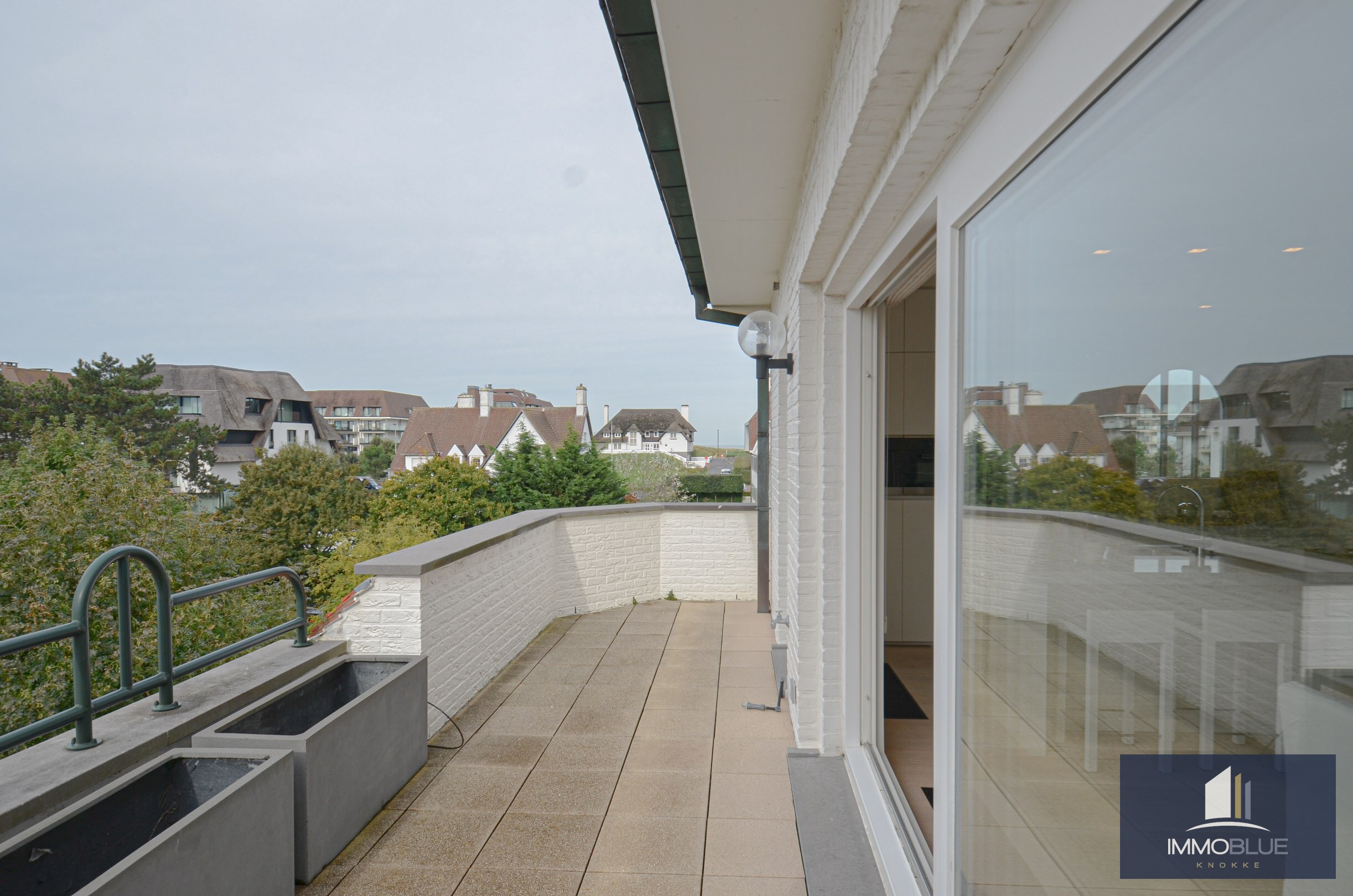 &quot;Sublime appartement d&#39;angle avec de spacieuses terrasses situ&#233; dans le prestigieux domaine Tennis Garden.&quot; 