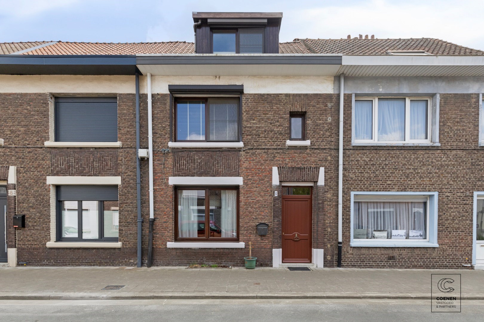 Charmante gezinswoning van 126m&#178; en 3 slaapkamers op TOPlocatie te Luchtbal! 