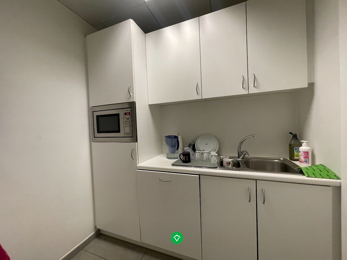 Ruim handelspand van 183m&#178; op een centrale ligging te Roeselare 