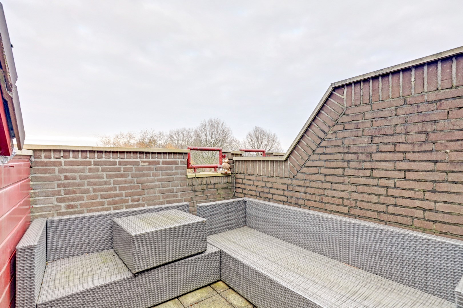 Deze 3 kamer maisonnette van 79 m2 woonplezier is zonder klussen te betrekken. 