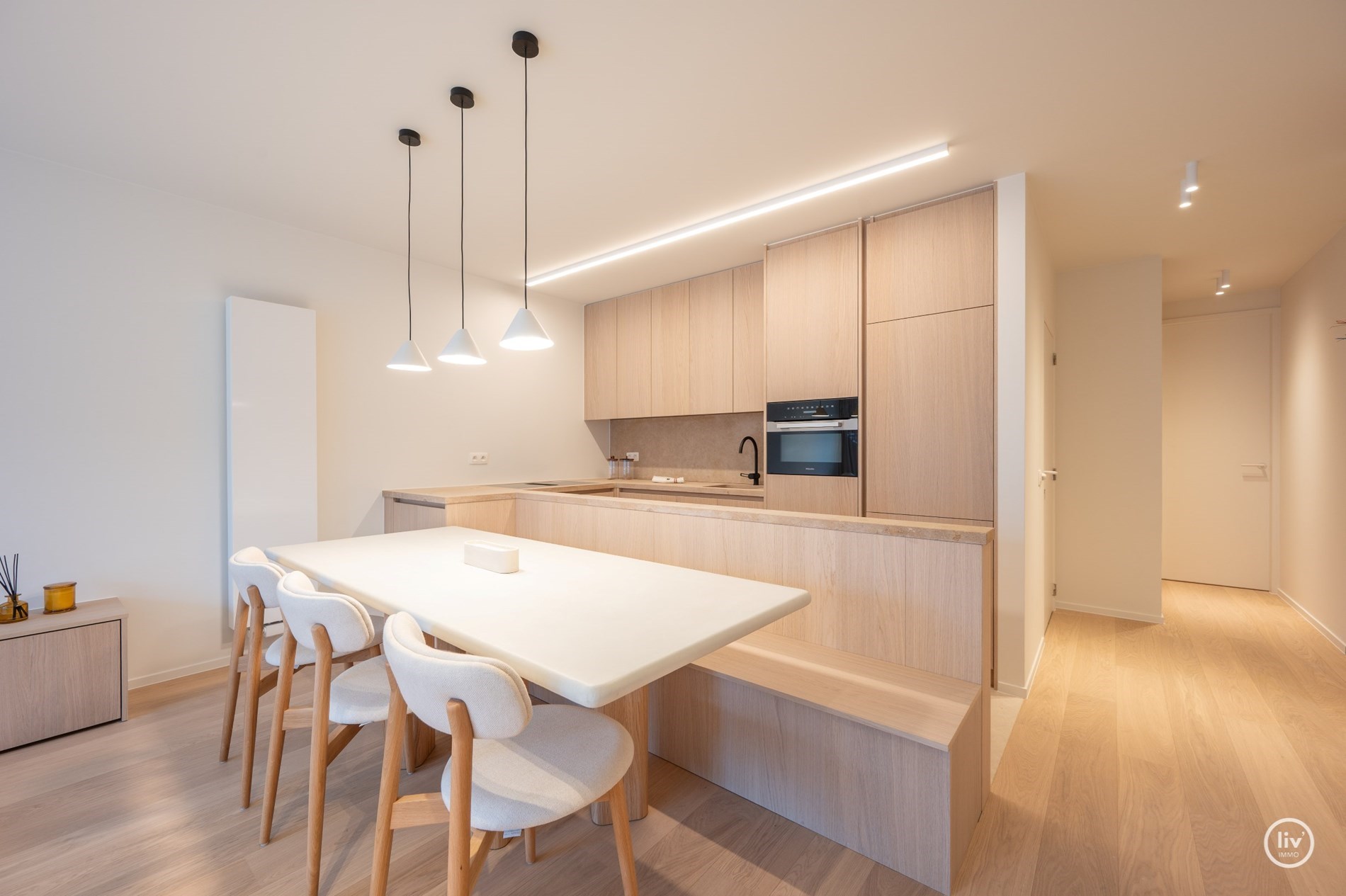 OPENDEURDAG Zaterdag 05/07 - tussen 10u-12u (Elizabetlaan 102): Prachtig gerenoveerd 3 slaapkamerappartement met aangenaam zonneterras gelegen vlakbij de Lippenslaan te Knokke. 