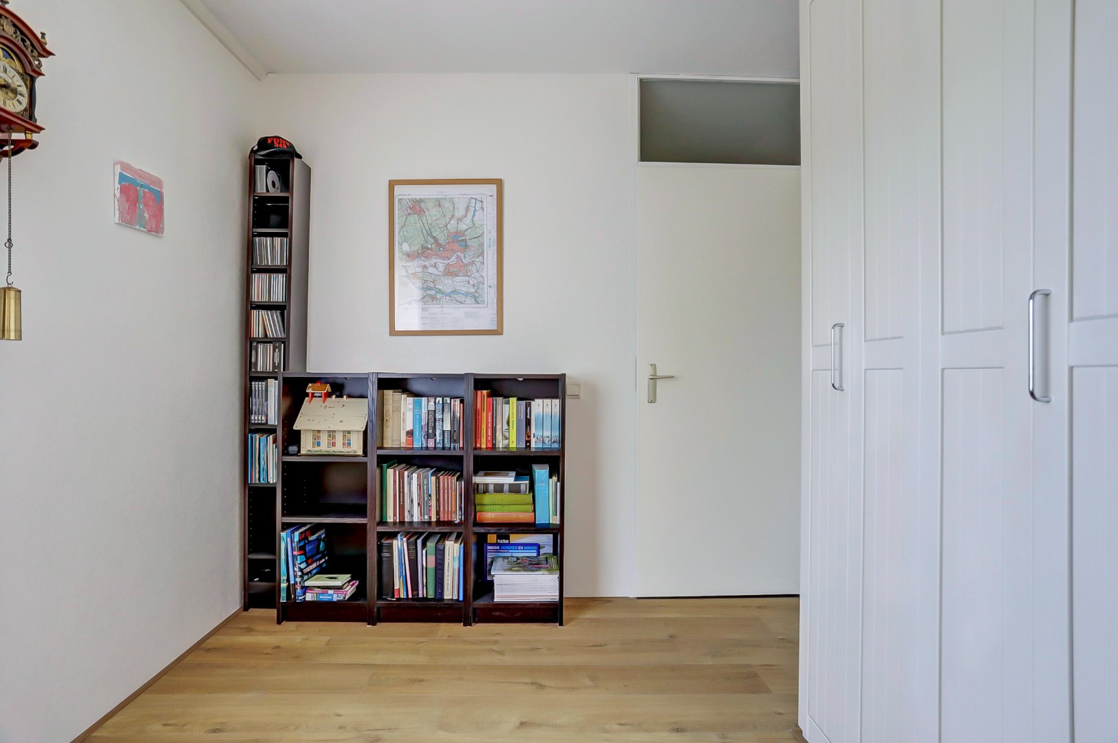 Op een fantastische locatie gelegen 3-kamer woning op de 1e etage met uitzicht op &quot;de Vijver&quot; van Prinsenland. 