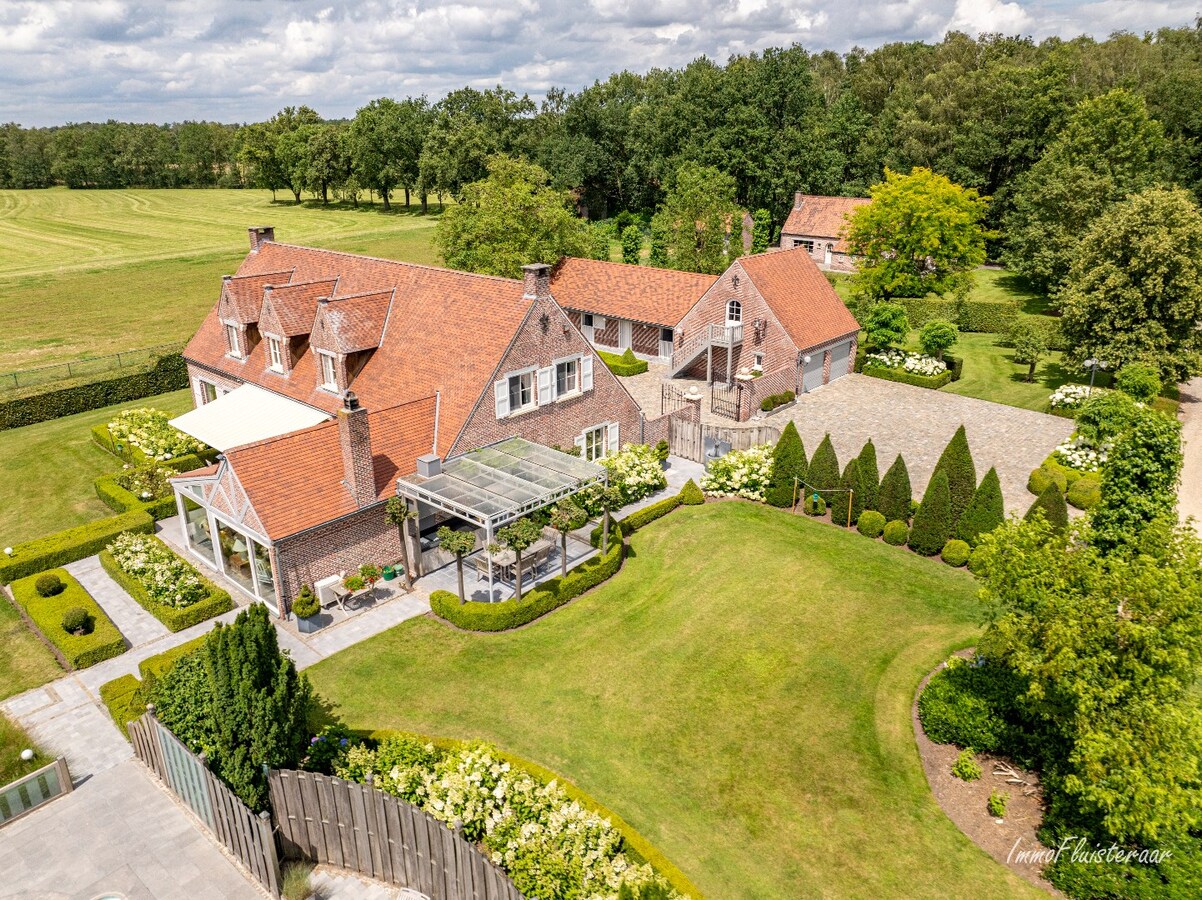 Manoir exclusif avec &#233;curies, piscine et court de tennis sur un domaine d&#39;environ 9 hectares &#224; Retie. 