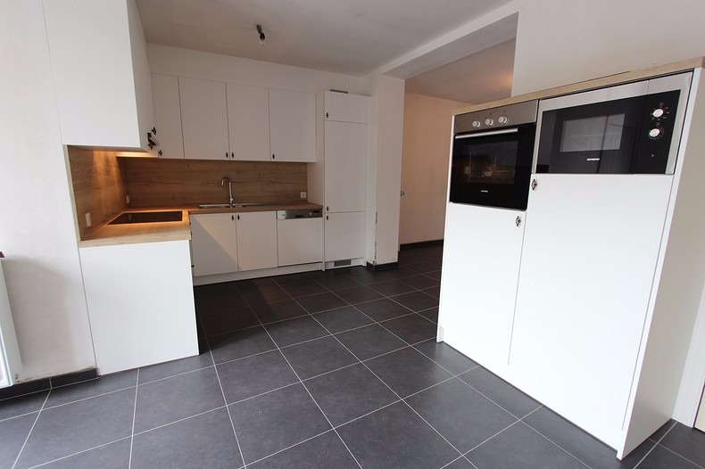 Volledig vernieuwde woning met 5 slaapkamers en dressing in centrum Leffinge 