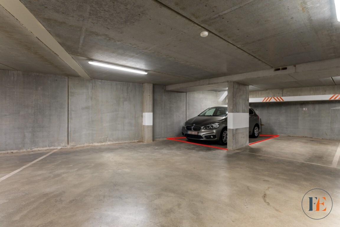 Mooi gelegen appartement langsheen het water met terrassen en parkeerplaats te Gent 