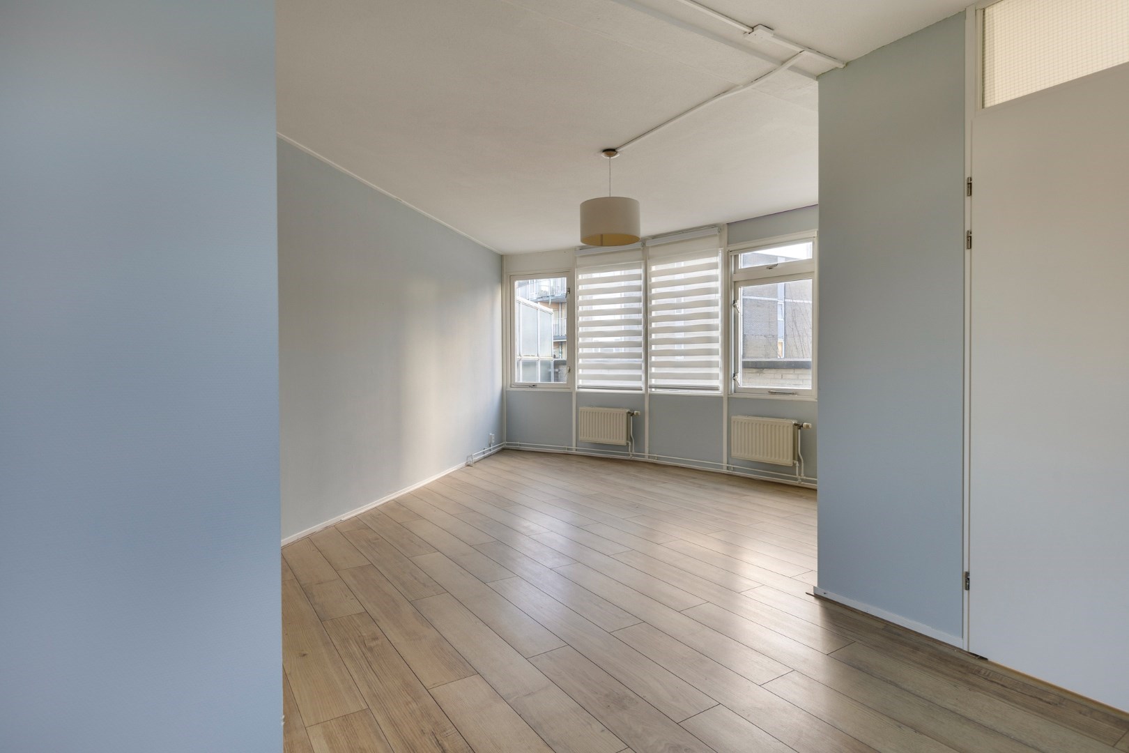 Royale hoek-eengezinswoning met 155 m&#178; wooncomfort en 5 kamers, riante tuin en dakterras. 