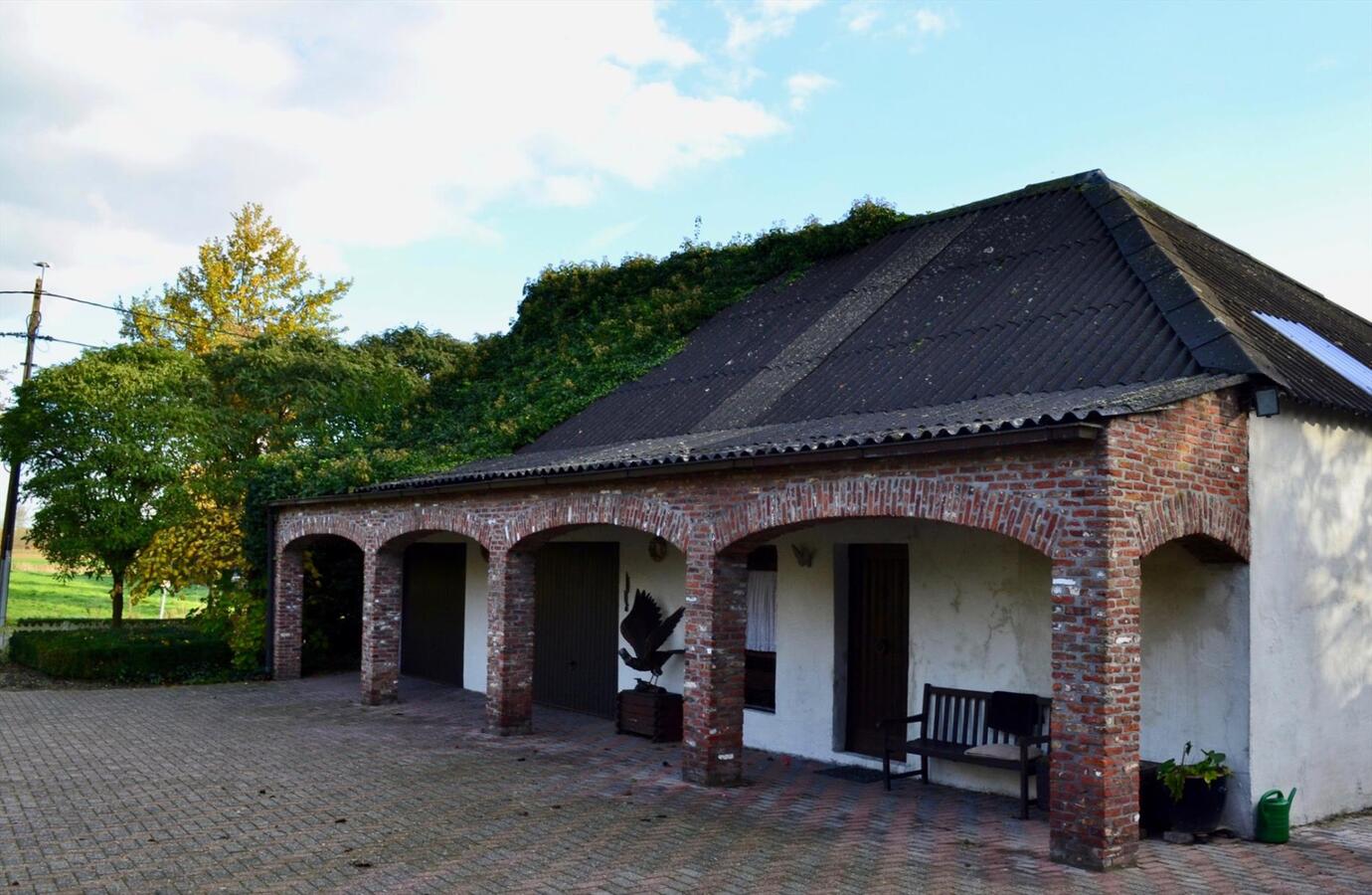 Landelijke woning met bijgebouw op ca. 2.154 m&#178; te Kruibeke (optie ca. 1,25 Ha grond) 