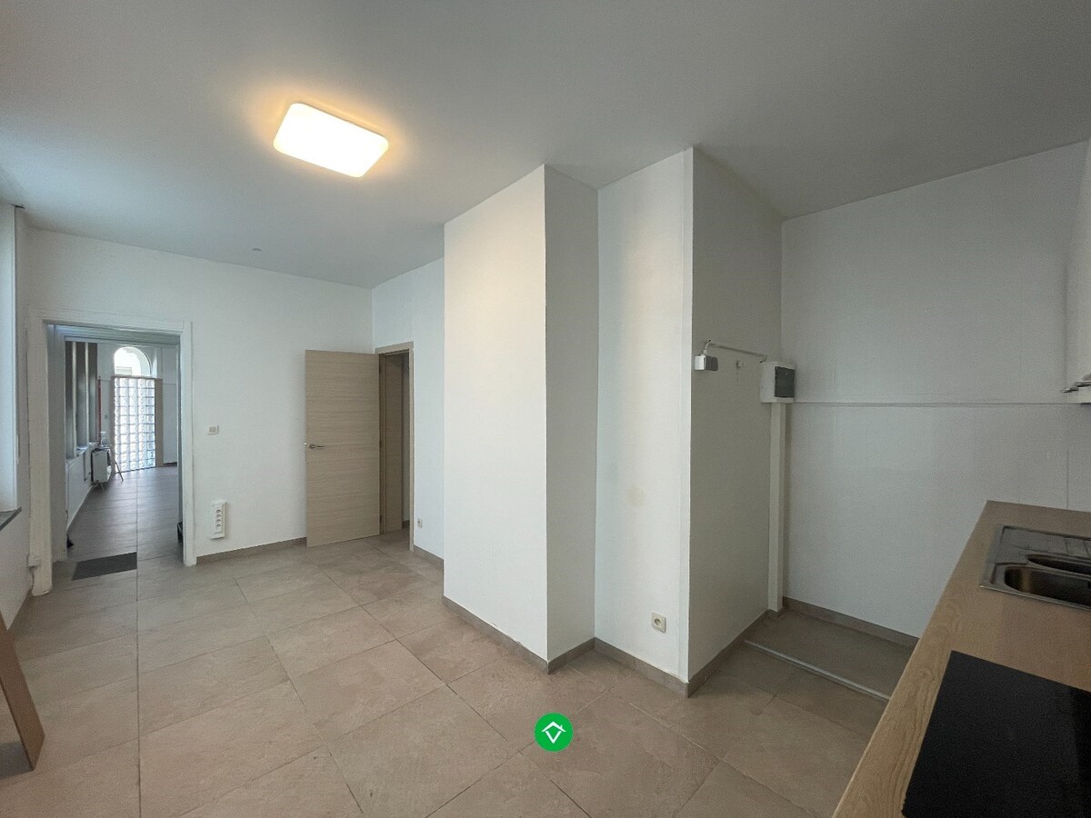 Hoekwoning met 2 slaapkamers te centrum Roeselare 