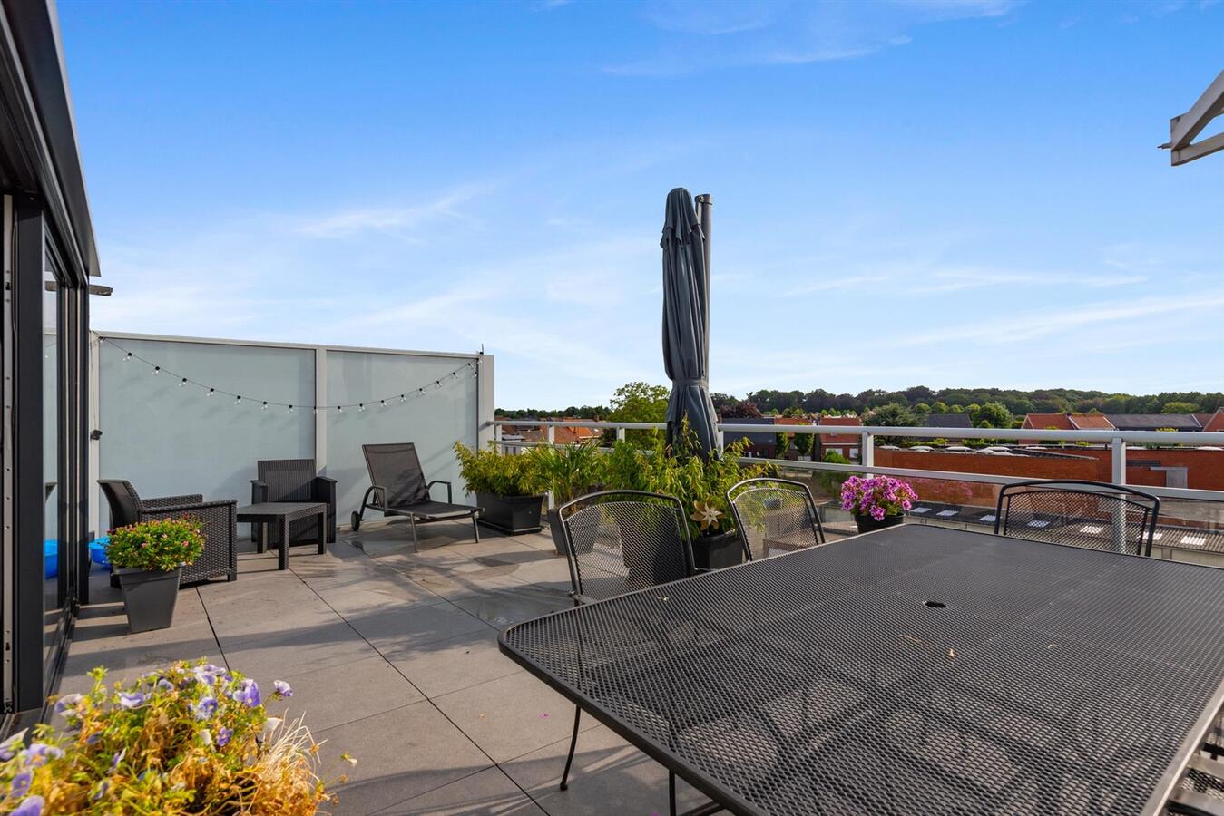 Gerenoveerd duplex appartement met ruim terras! 