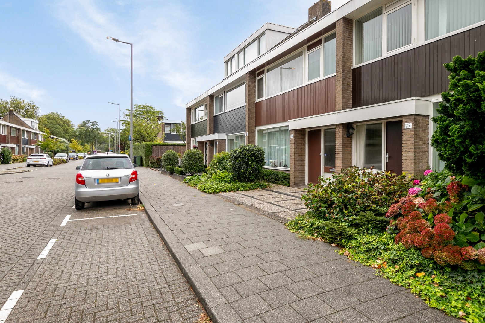 Kopers opgelet! 4-kamer tussenwoning met 3 slaapkamers, balkon, ruime tuin op het zuidoosten, berging en gelegen op eigen grond! 