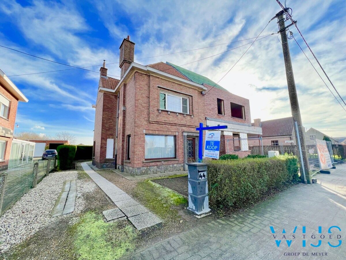 Stevig woonhuis op TOPlocatie te Waarschoot ! 