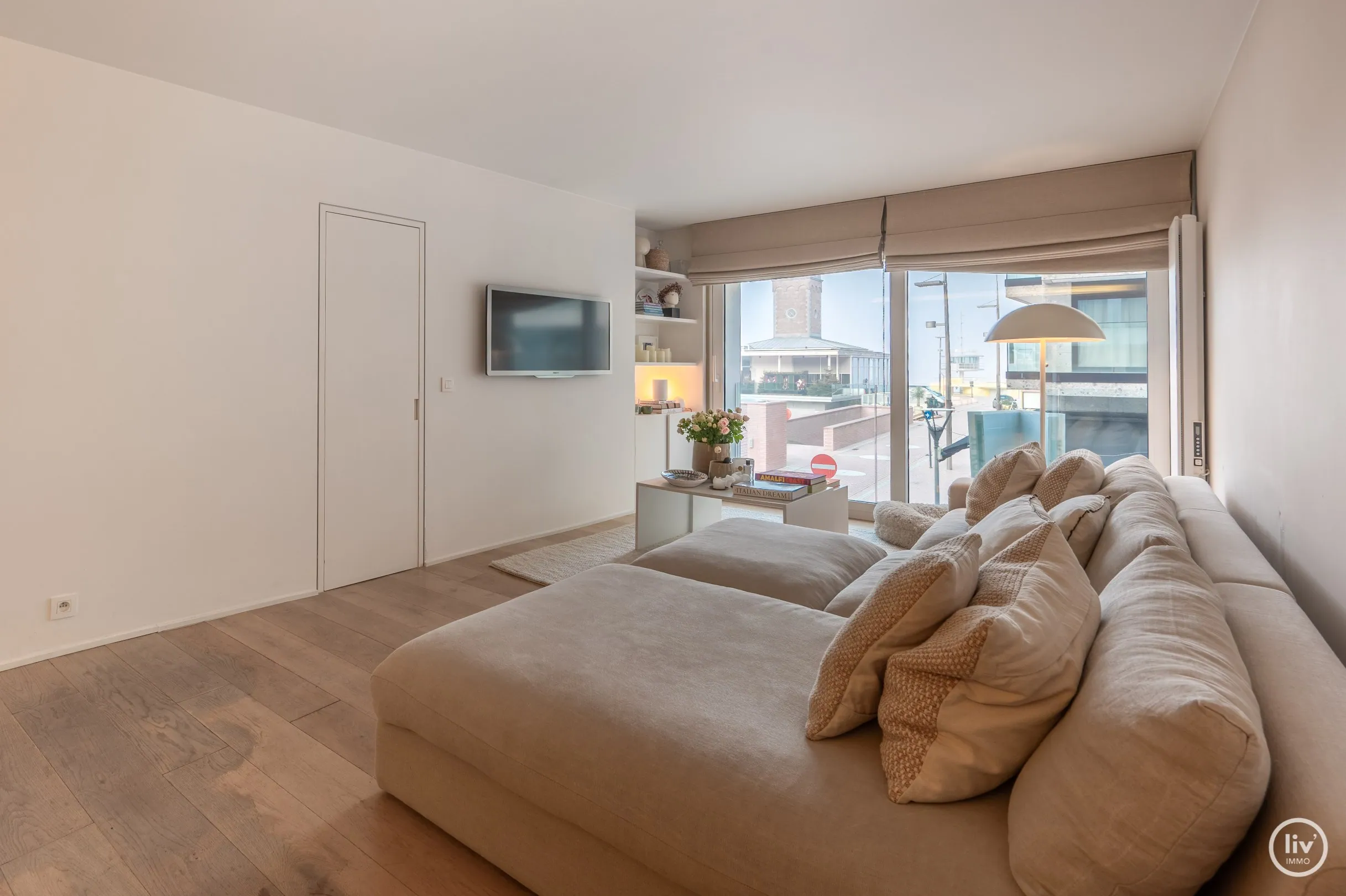 Bel appartement rénové dans un emplacement de premier choix sur la Kustlaan à Knokke.