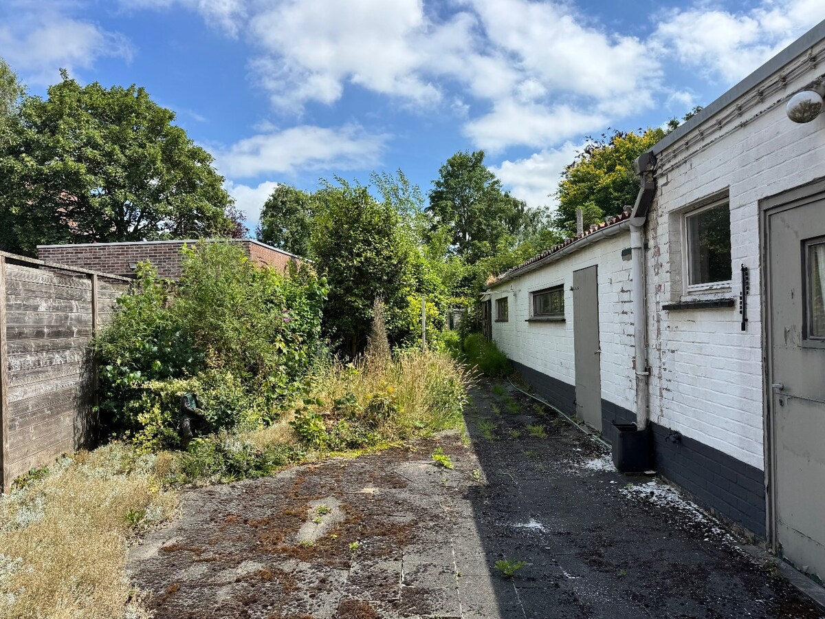 Ruime woning met 5 slaapkamers, tuin en garage in Wingene 