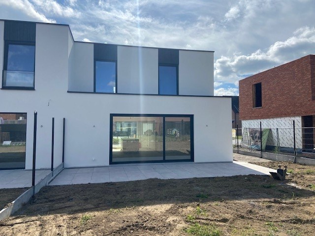 Nieuwbouw halfopen woning op een goeie ligging in gloednieuwe verkaveling! 