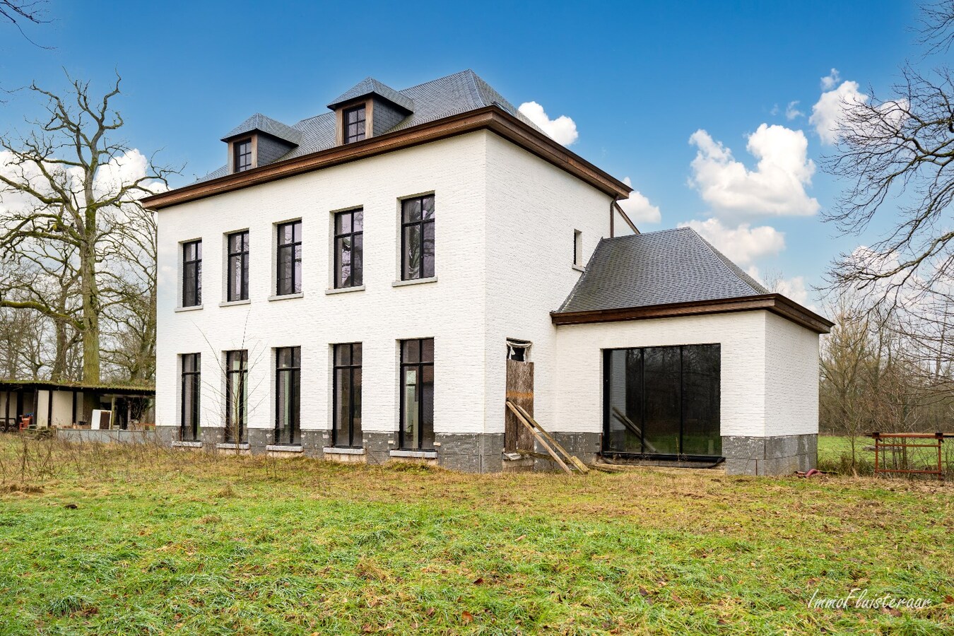 Uniek casco landhuis op een idyllische  locatie op ca. 8,26 ha te Diest 