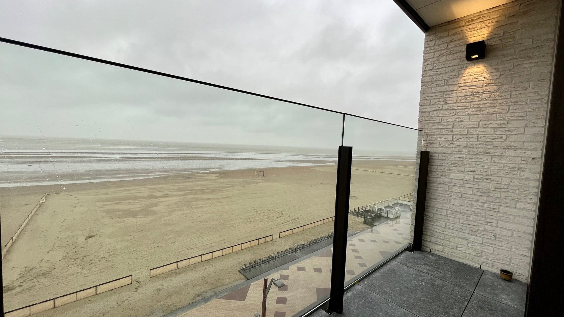 Mooi nieuwbouwappartement centraal gelegen op de zeedijk in Knokke-Heist 