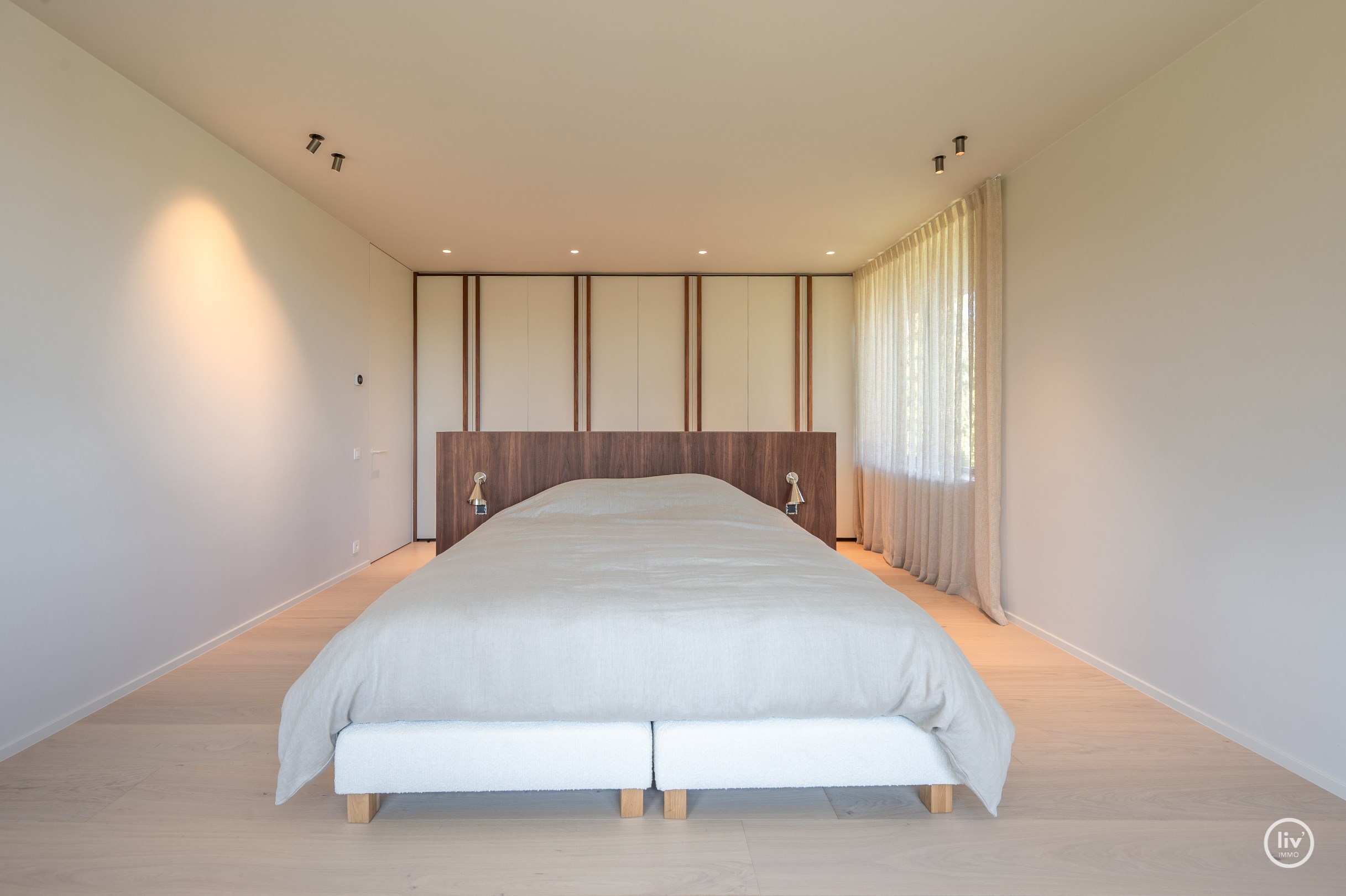 Journ&#233;e portes ouvertes samedi 4/07 de 14h &#224; 16h. Villa neuve exclusive avec piscine et jardin orient&#233; sud sur un grand terrain de 1.071m2. 