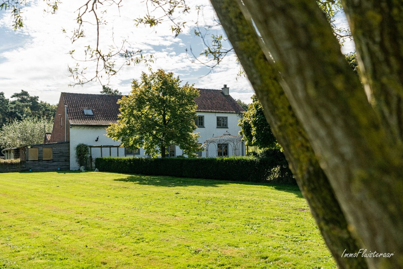 Recent gerenoveerde woning op ca. 1ha15 met paardenfaciliteiten te Bree 