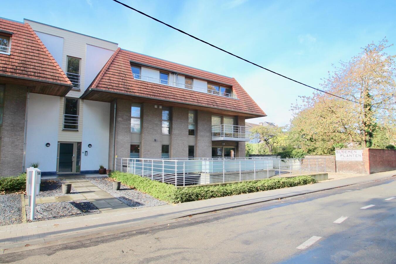 Mooi 2 slaapkamer gelijkvloersappartement in Hartje EVERGEM ! 