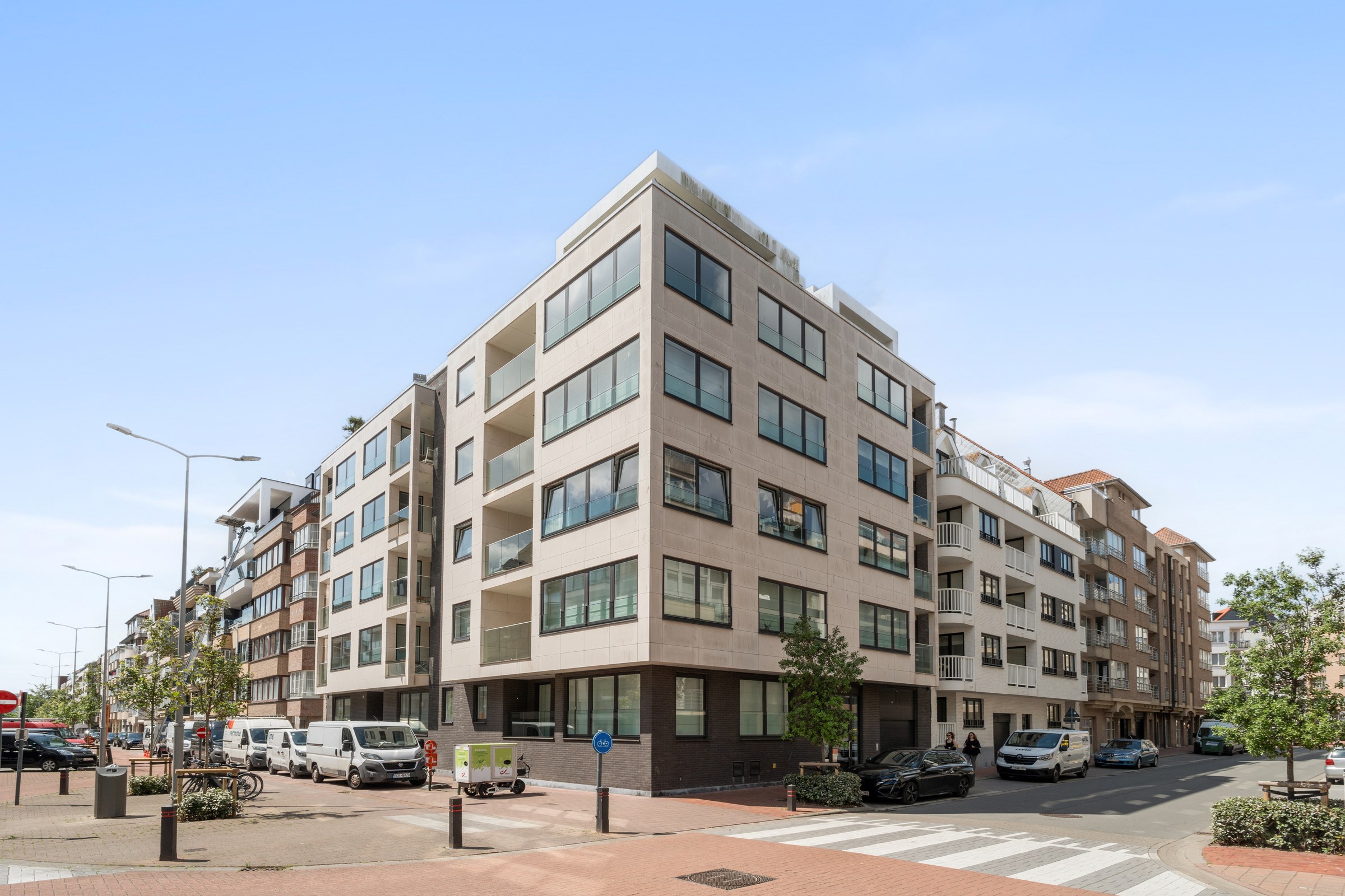 Luxueus duplex-hoekappartement, voorzien van alle comfort, nabij het Rubensplein (Mogelijkheid tot aankoop van een inpandige garage-staanplaats) 