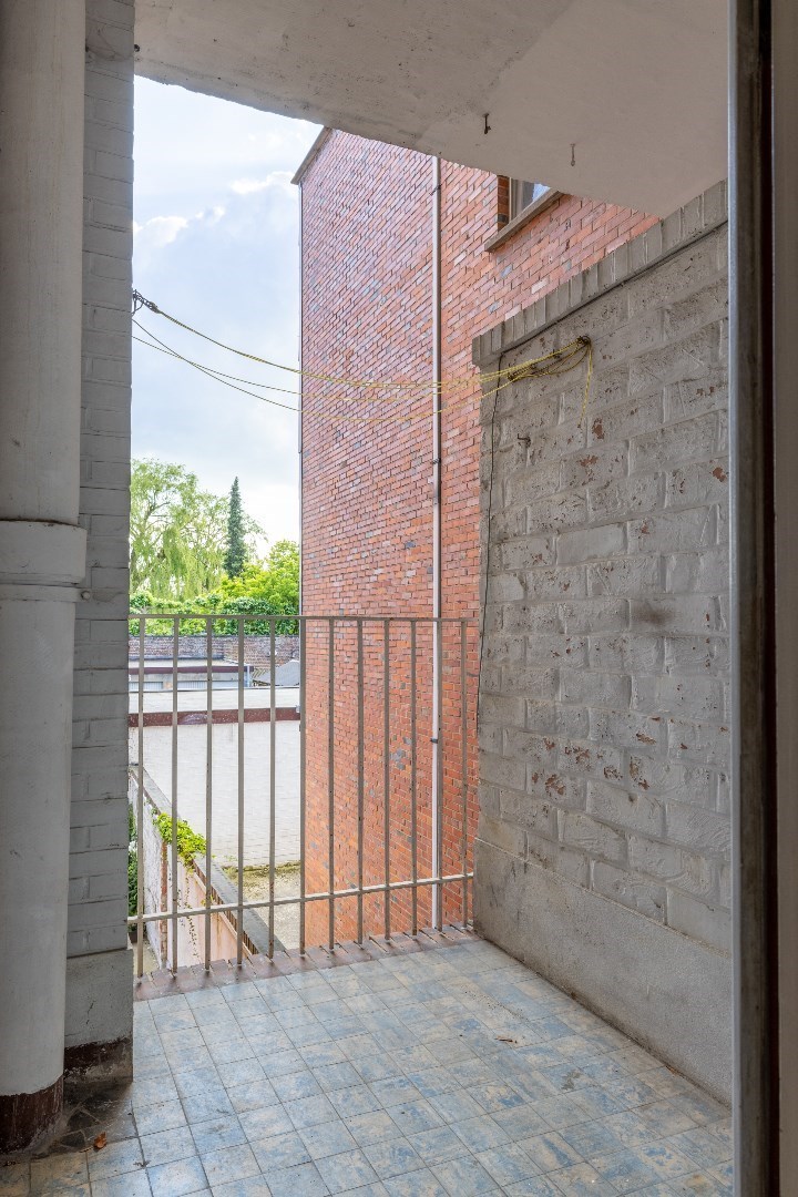 Interessant Appartement op de Eerste Verdieping in Sint-Amandsberg met Garage 