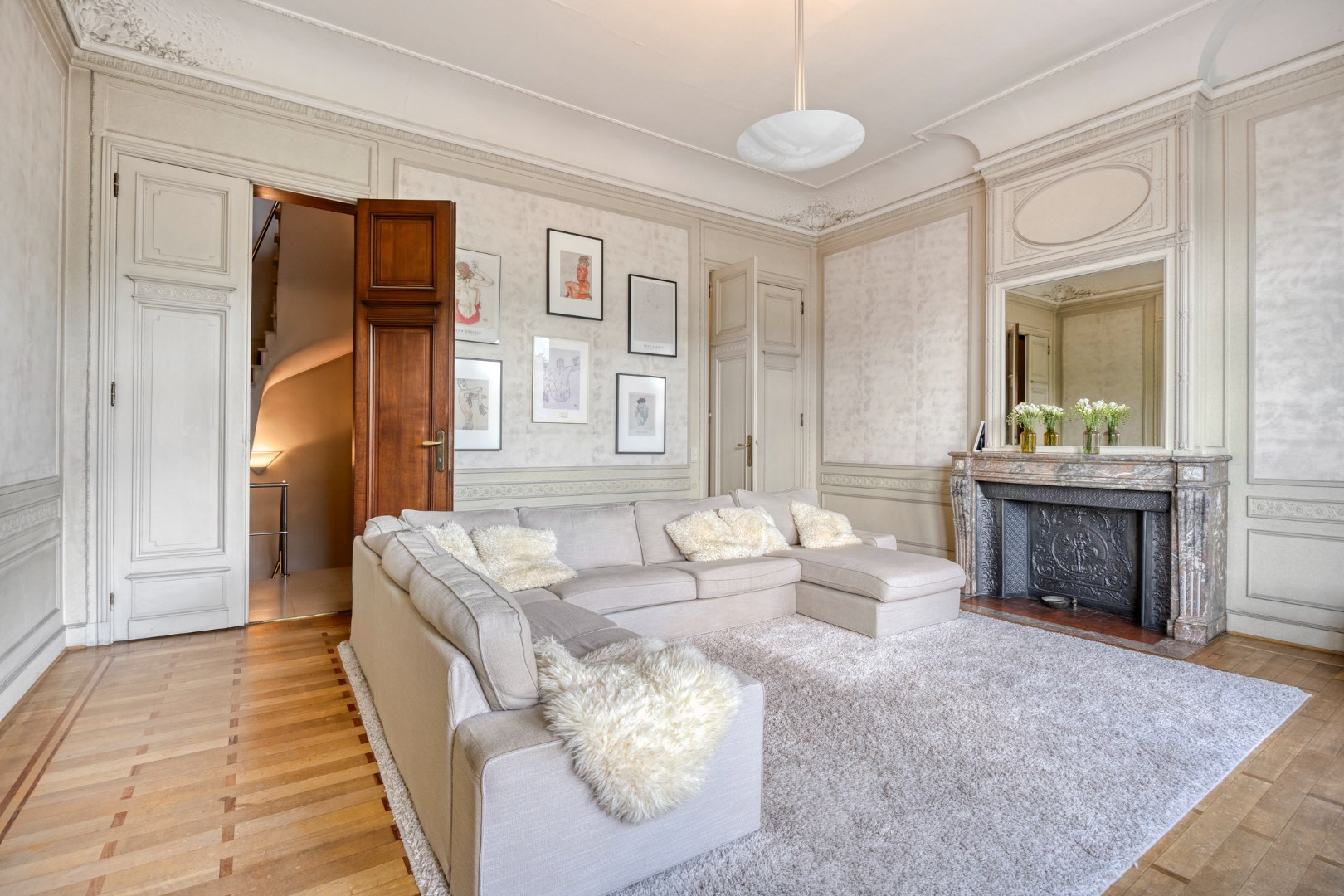 Prachtig herenhuis op de Tiensevest met mogelijkheid tot praktijkruimte - bewoonbare opp. 555 m&#178; 