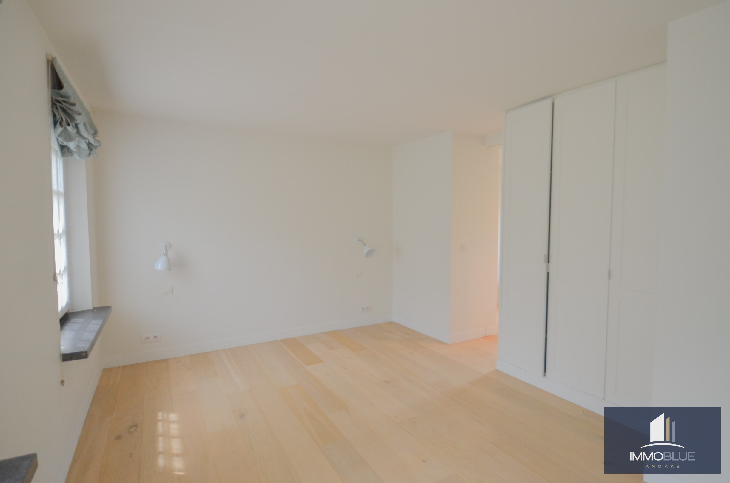 Villa exclusive, situ&#233;e au calme sur un terrain de 1.628 m&#178;, &#224; proximit&#233; du Royal Zoute Tennis Club. 