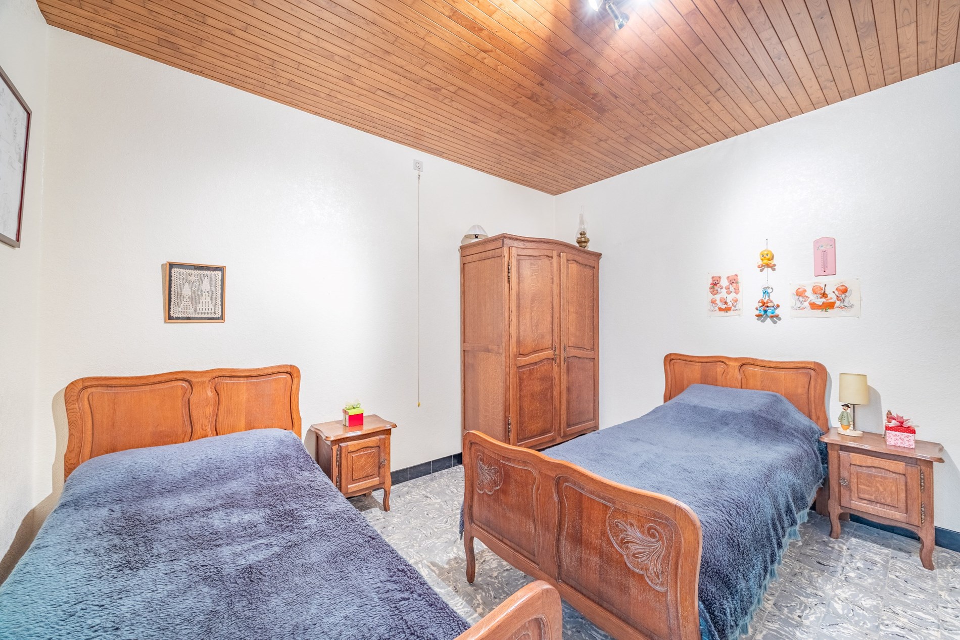 ROBUUSTE TE RENOVEREN LAAGBOUWVILLA 