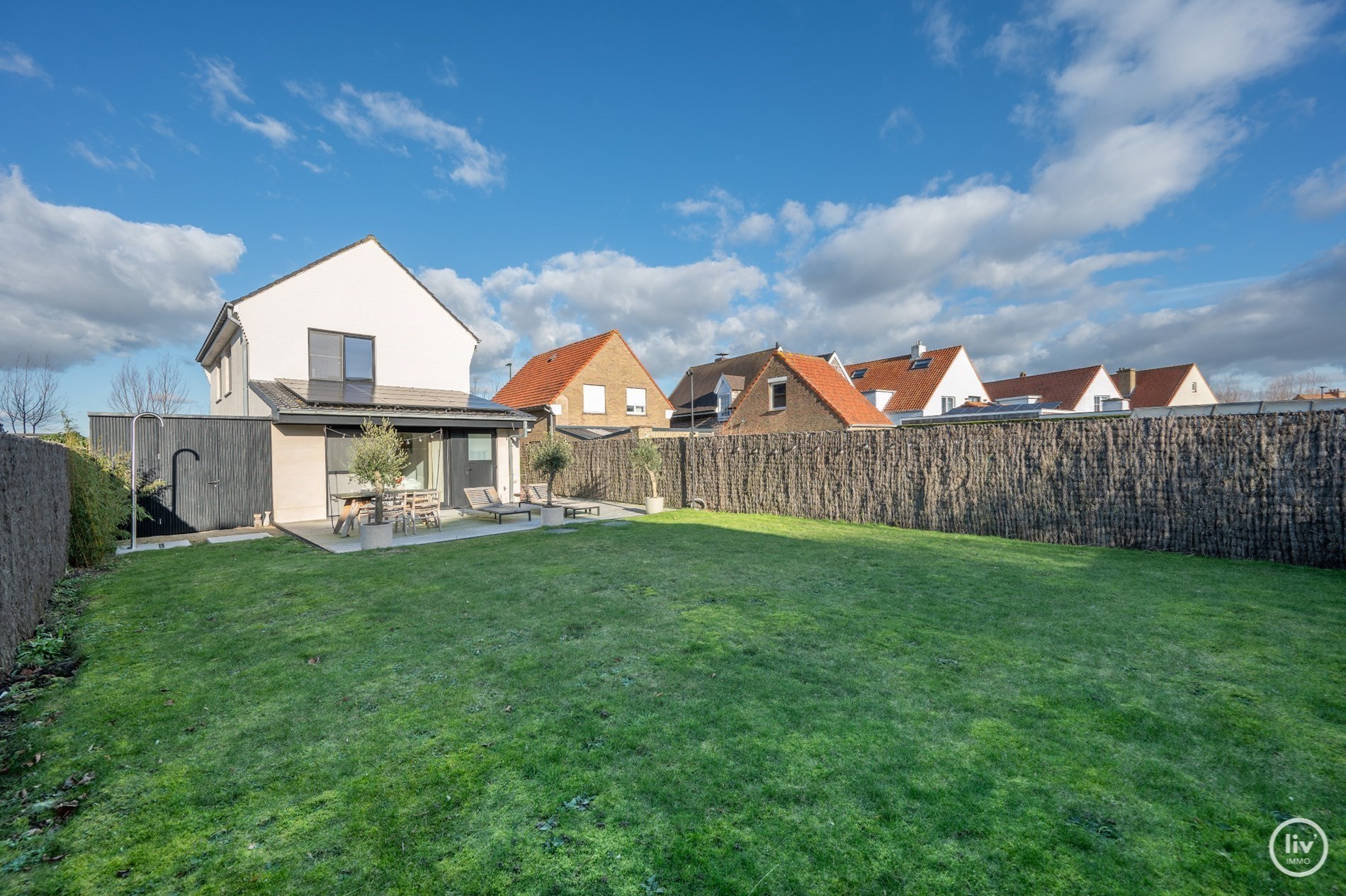 Belle maison individuelle r&#233;nov&#233;e avec go&#251;t dans un emplacement de premier choix dans la rue Kalfstraat &#224; Knokke. 